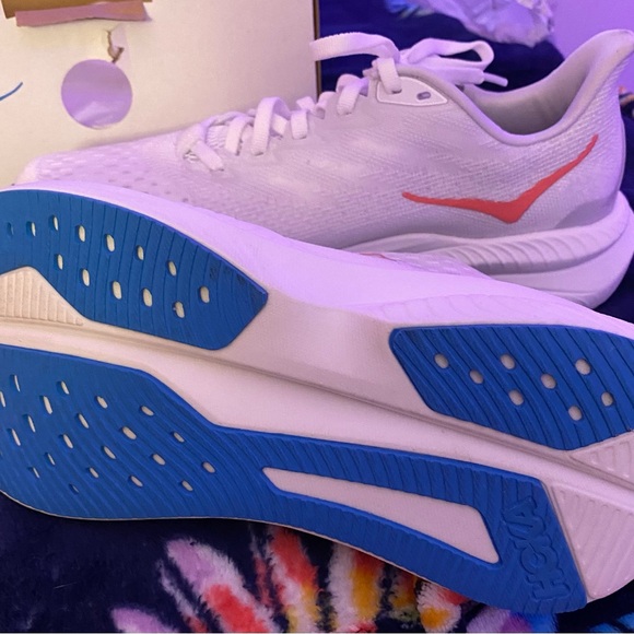 Hoka Women's White Running Shoes 8B - Picture 2 of 6